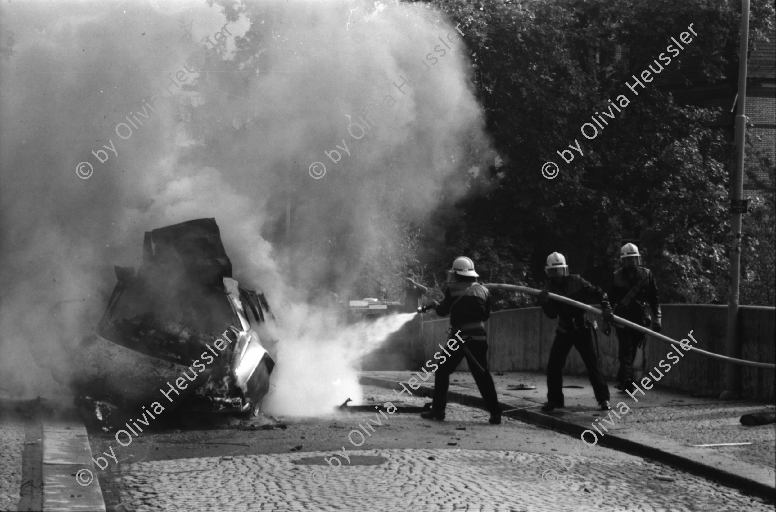 Image of sheet 19810440 photo 34: Sprengung war zu stark. Zürich 1981