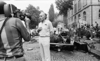 Image of sheet 19810470 photo 13: Auf Filmset mit Michel Piccoli für Espion lève toi von Yves Poisset Zürich 1981