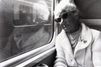 Image of sheet 19810490 photo 18: Dame alte Frau Pasagierin reist im Zug SBB mit Sonnenbrille. Schweiz 1981