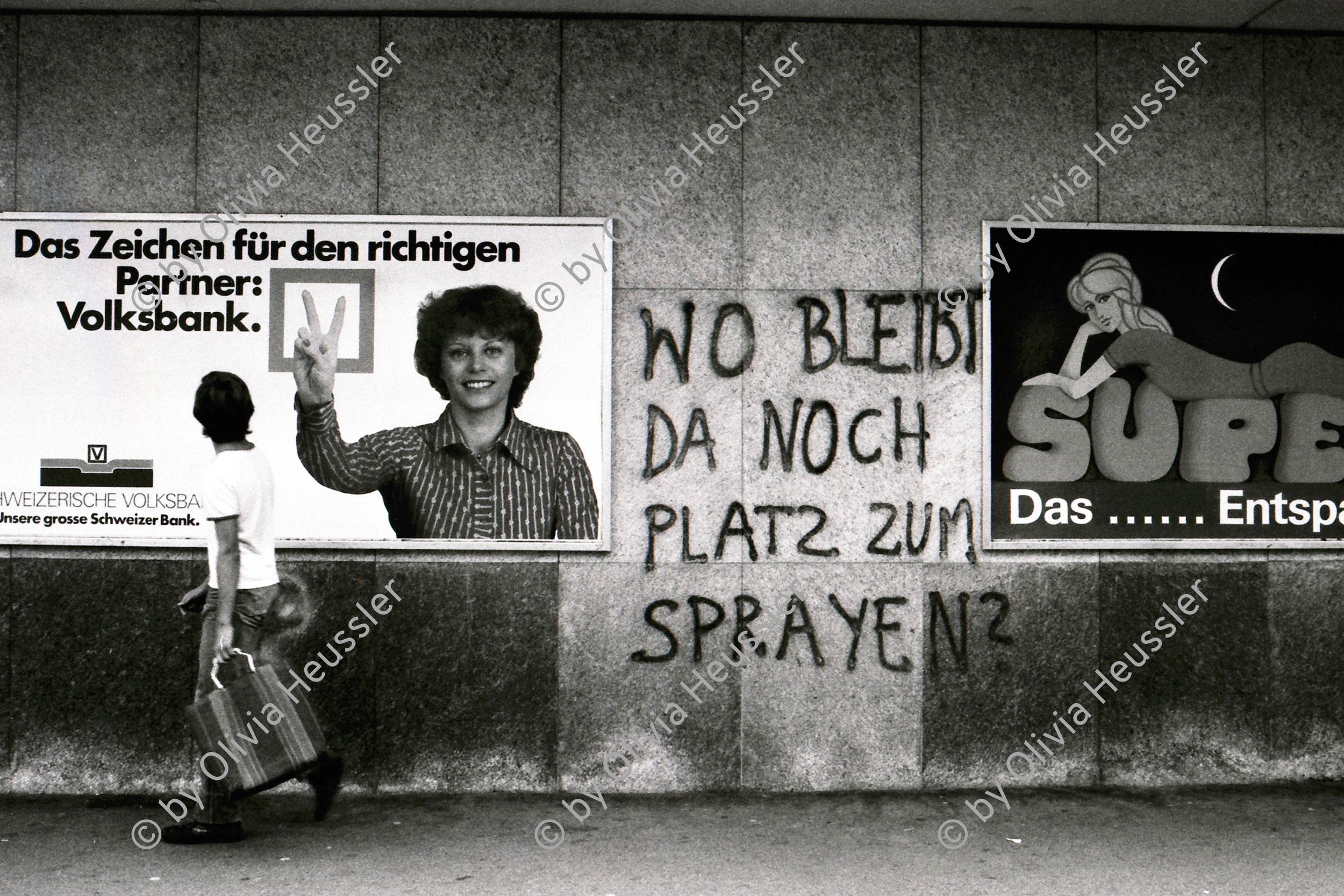 Image of sheet 19810530 photo 25: graffiti Spray Wo bleibt da noch Platz zum Sprayen? an der Kernstrasse 
Plakat für die Schweizerische Volksbank, Zürich 1981 Aussersihl Kreis 4