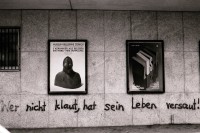 Image of sheet 19810530 photo 27: Graffiti an der Kernstrasse Kreis 4 
Wer nicht klaut hat sein Leben versaut
Zürich 1981