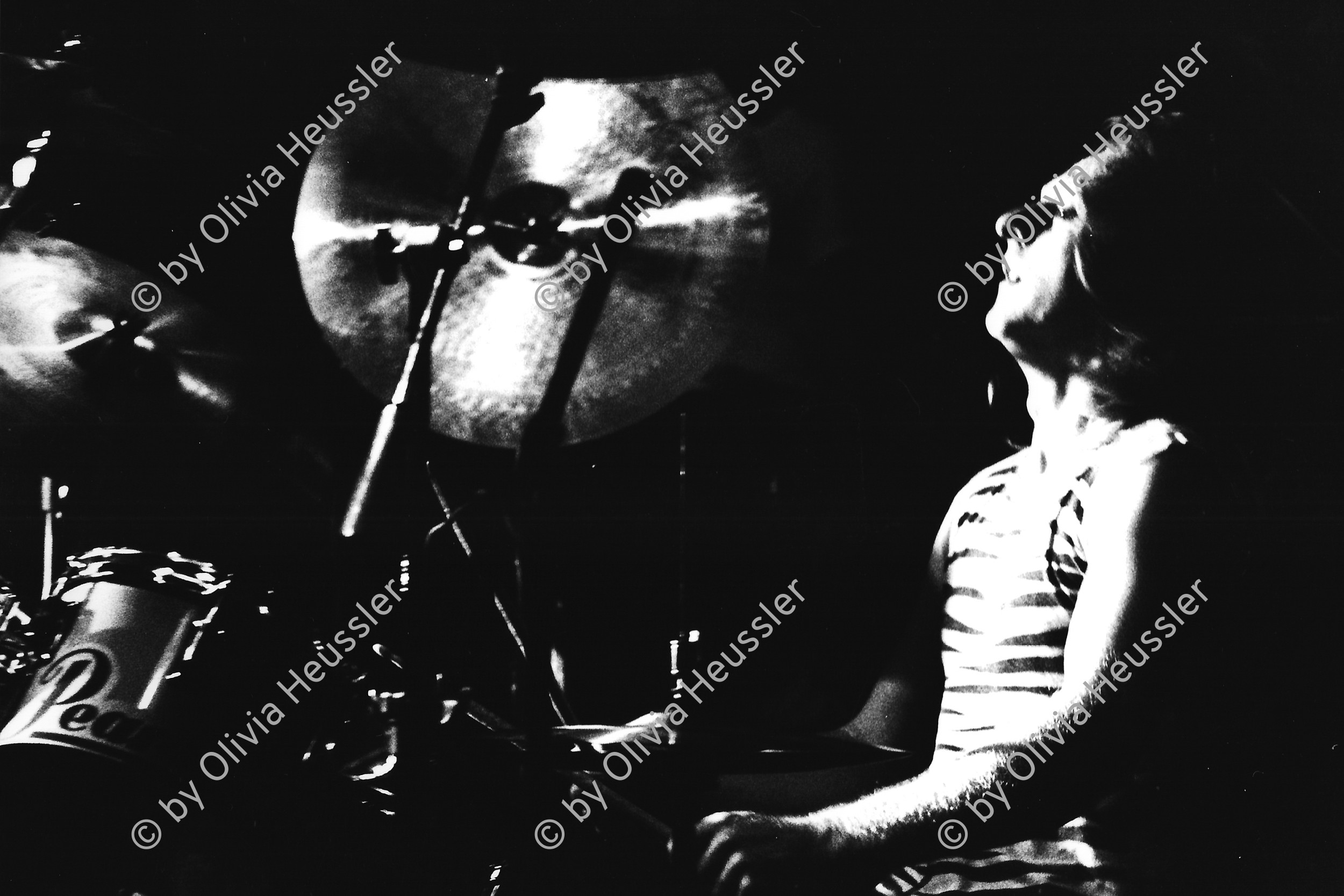 Image of sheet 19810540 photo 21: Rockmusik Schlagzeuger Ditschgi Gutzwiler mit Swisshorns im Bazillus (Jean et les Peugeots) etc. Zürich 1981 √