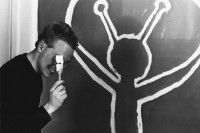 Image of sheet 19810550 photo 4: Der junge Kunstmaler und Künstler Christoph Herzog mit einem Pinsel vor dem Gesicht,  Zürich 1981.
√art swiss  Graffiti artist young