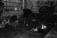 Image of sheet 19810571 photo 20: Aufräumungsarbeiten im AJZ Autonomen Jugendzentrum. Jugendbwegung Youth movement Zürich 1981