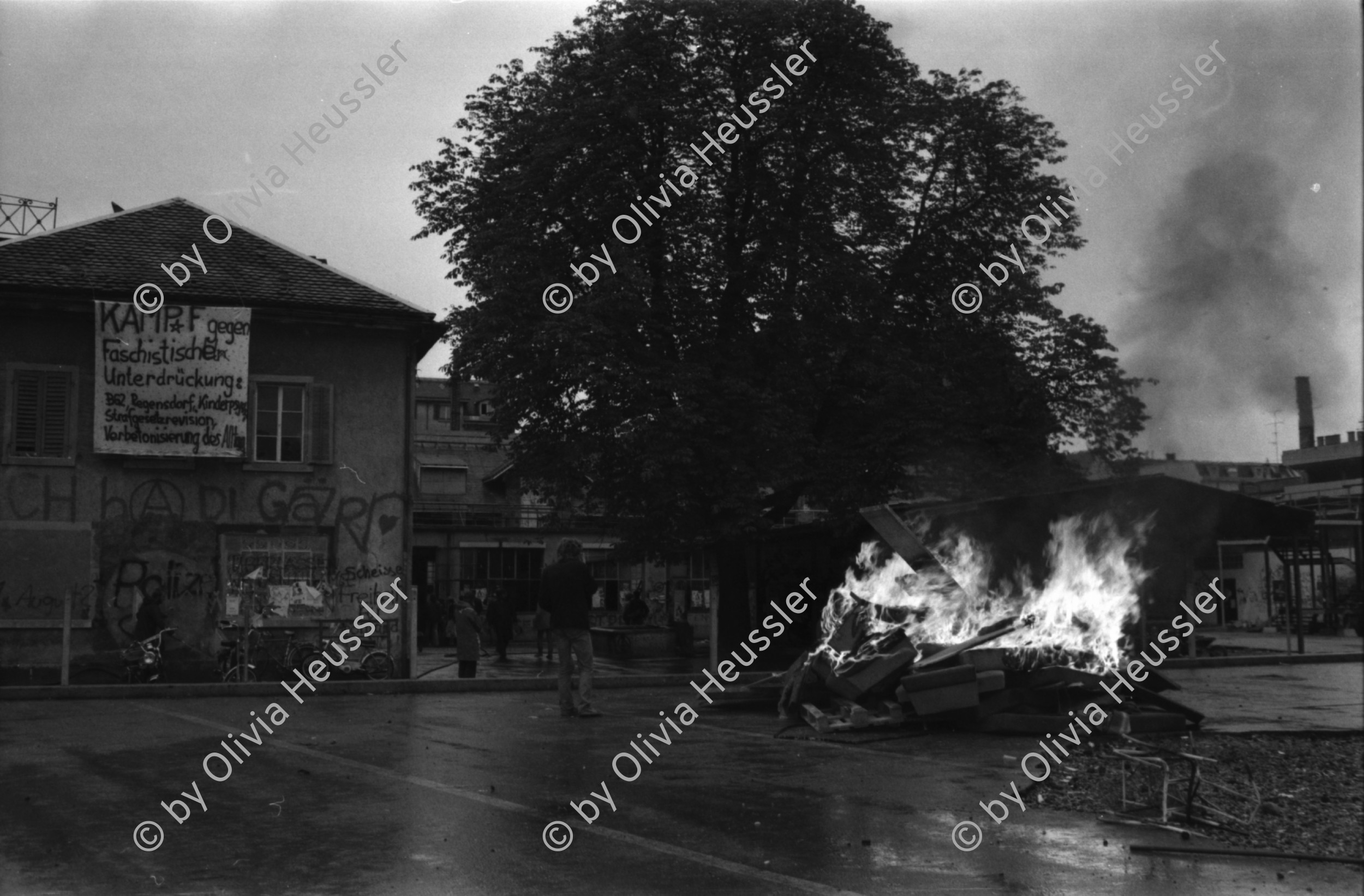 Image of sheet 19810571 photo 29: Aufräumungsarbeiten im AJZ Autonomes Jugendzentrum. Jugendbwegung Youth movement Zürich 1981 √