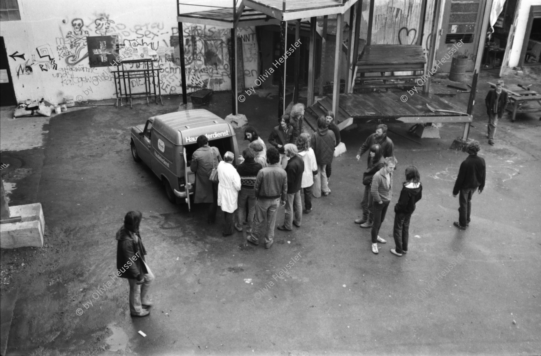 Image of sheet 19810572 photo 7: Reinigungsaktion im Autonomen Jugend Zentrum AJZ Stadt Zürich Reinigung 1981 Jugendkultur Bewegung Jugend Kultur Jugendbewegung