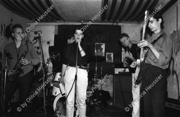 Image of sheet 19810580 photo 31: Konzert mit Plaza Ilia Vasella, Jörg Walker, Viten Vito und Christoph Herzog. Portrait im Wibi Keller Weinbergstrasse Zürich Wohngemeinschaft WG Wohnen Zürich 1981