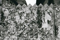 Image of sheet 19810580 photo 8: Plakatwand mit Fetzen von Postern beim AJZ. Autonomes Jugendzentrum an der Limmatstrasse Kreis 5 Zürich 1981 √ Zürcher Jugendbewegung