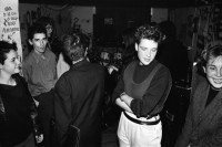 Image of sheet 19810590 photo 27: Ilia Vasella (mitte) Jörg Walker 2.v.l. Gitarrist Music Concert Konzert Band Culture Wibi Weinbergstrasse Zürich Schweiz 1981 
Contre Culture Counter Punk Komune 
youth movement Jugendbewegung