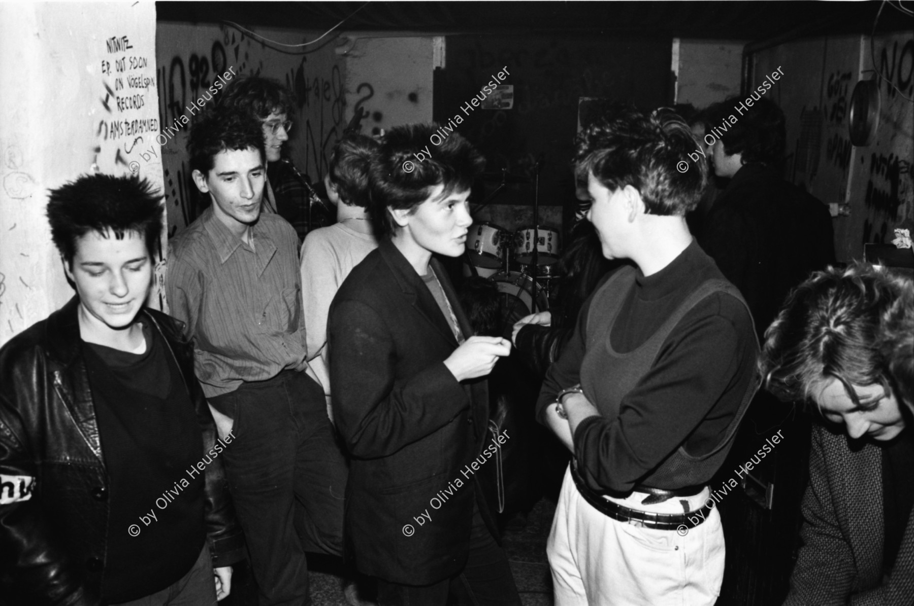 Image of sheet 19810590 photo 28: Jörg Walker Gitarrist (2 v. l. ) Music Concert Konzert Band Culture Wibi Weinbergstrasse Zürich Schweiz 1981 Contre Culture Counter Punk Komune