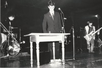 Image of sheet 19810600 photo 4: Konzert mit Putsch in Wolfenschiessen
1980 - 1984 Funk-Punk.
Wolfenschiessen Kanton Nidwalden Schweiz Switzerland swiss Europe 1981 √
© 1981, by OLIVIA HEUSSLER