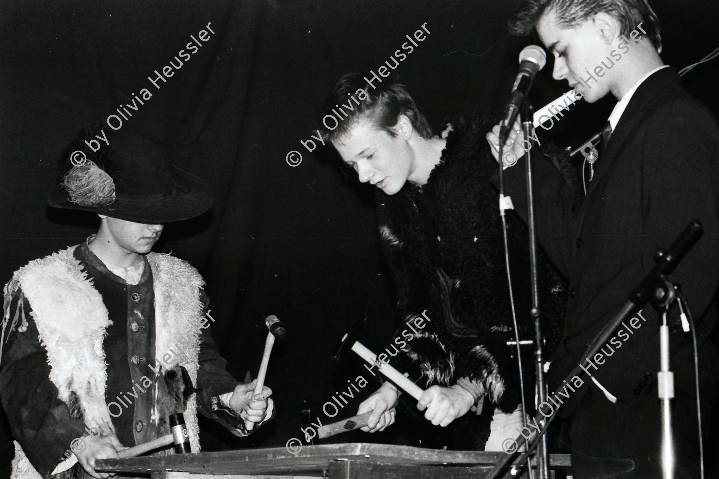Image of sheet 19810600 photo 8: Konzert mit Putsch in Wolfenschiessen Kanton Nidwalden Schweiz Switzerland swiss Europe √
Steffs Parolen und die Bassläufe seines 14jährigen Bruders Roger fand sich die Stilschublade Funk-Punk.
Stefan Keller Drums. 
© 1981, by OLIVIA HEUSSLER