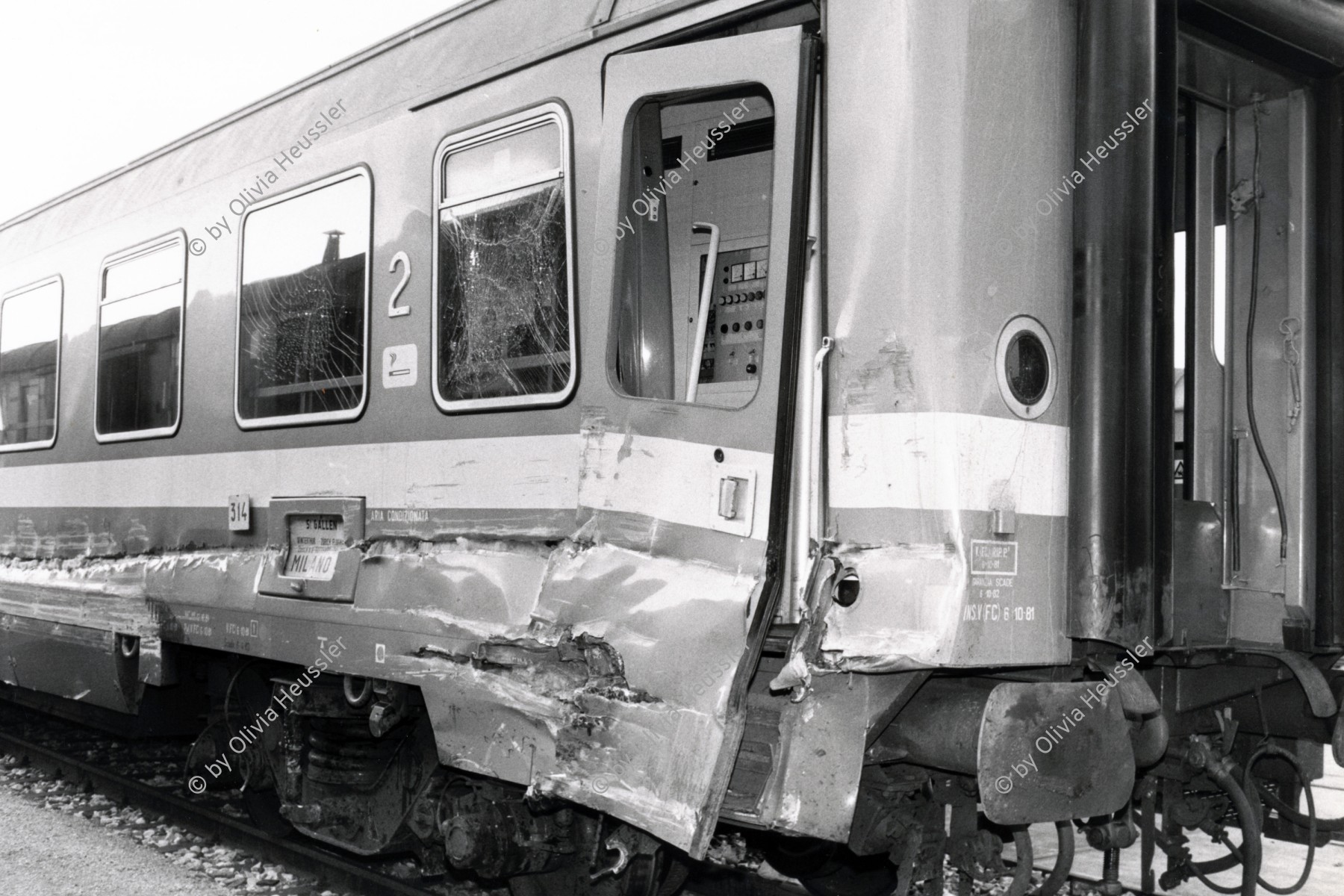 Image of sheet 19810620 photo 24: SBB Unfall Restaurant Wagen wurde gestreift.
Zürich Schweiz 1981 √