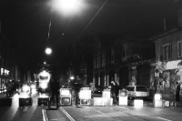 Image of sheet 19810650 photo 16: Vor dem Autonomen Zürcher Jugendhaus (AJZ) steht eine Barrikade aus in Betrieb stehenden Fernsehgeräten. Zürich, Schweiz 11.81 √