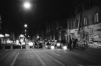 Image of sheet 19810650 photo 22: TV- Barrikade (in Funktion) vor dem Zürcher Autonomen Jugendzentrum AJZ an der Limmatstrasse 18-20 . Inspiration des Filmemachers Samir Aldin.
Mirage Tram 13 er
Jugendbewegung  Zürcher Jugendunruhen
Zürich 1981 performance youth culture baricade
