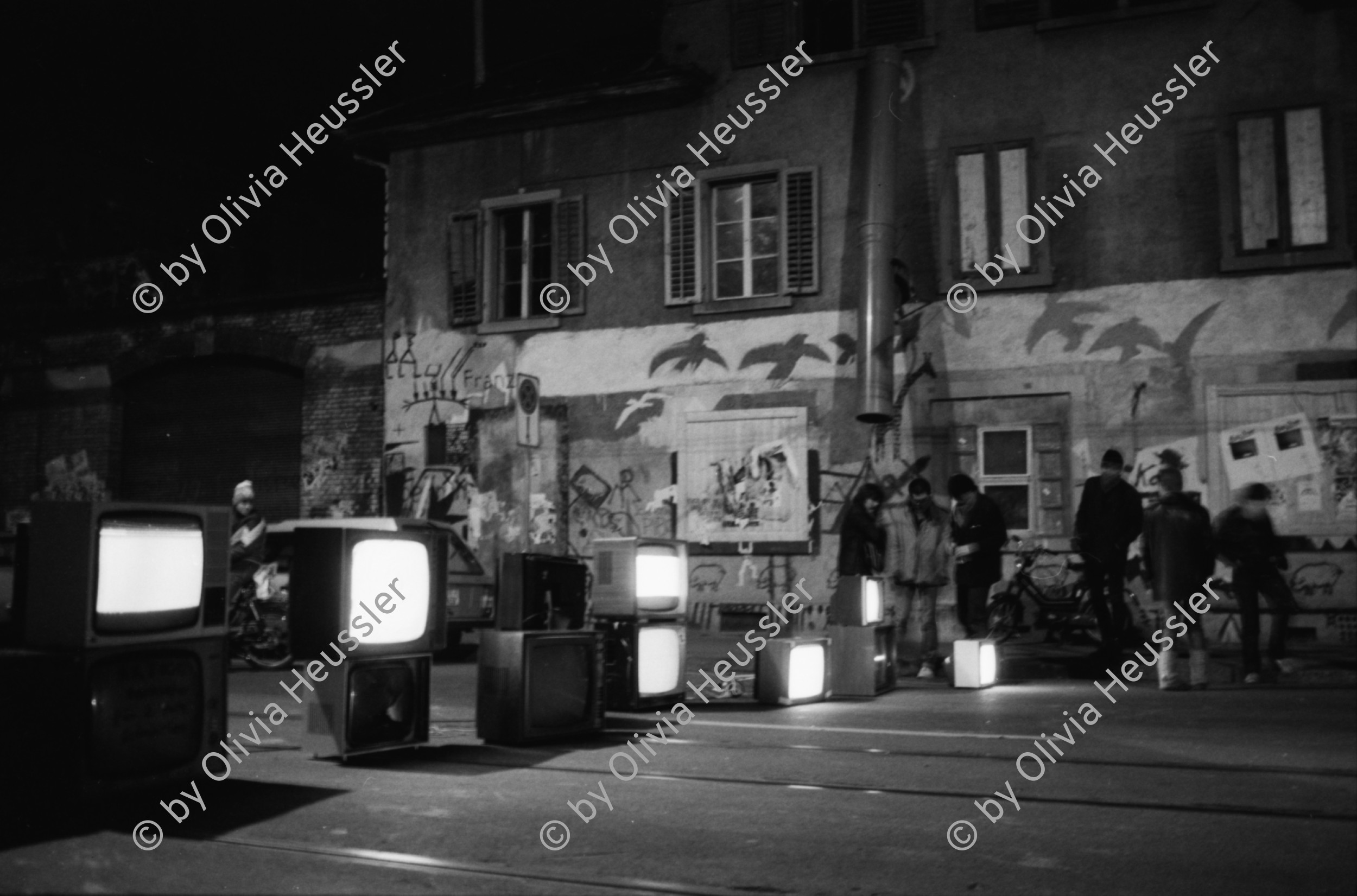 Image of sheet 19810650 photo 25: Jugendbewegung  Zürcher Jugendunruhen
Zürich 1981 performance youth culture baricade