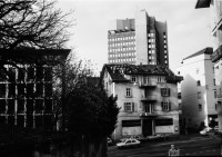 Image of sheet 19810660 photo 2: Gebäude brannte und dann Abbruch! Satmpfenbachstrasse, Wohnungsnot; Haus; Wohnung; Leben; Brand; √
Dachstock;  Zürich Schweiz 1981