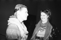Image of sheet 19810690 photo 17: Austellungs Eröffnung mit 'La Lupa' rechts und Rosina Kuhn links. Künstlerinnen Sängerin Gesang Kunst Art women Zürich 1981