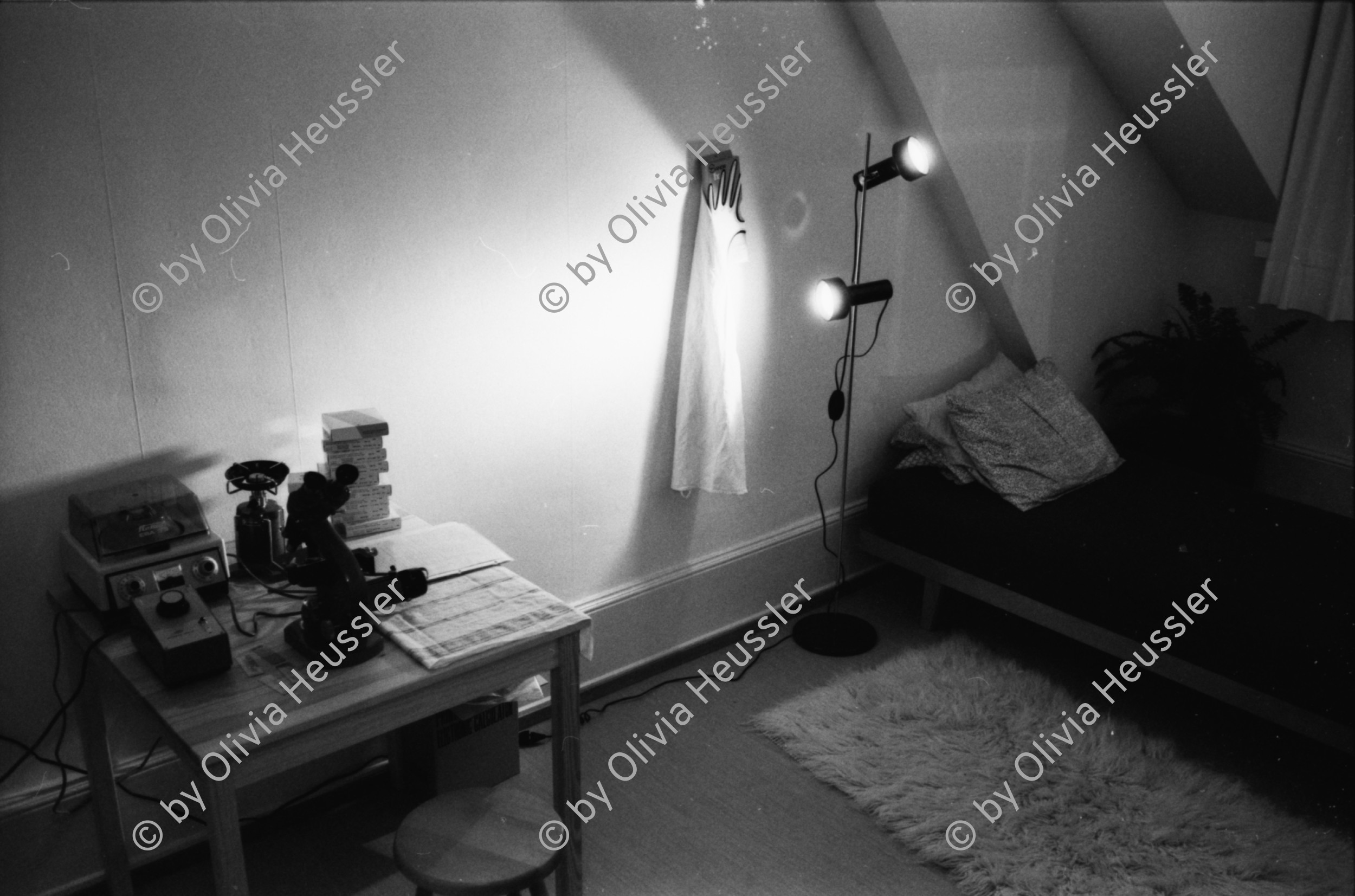 Image of sheet 19810700 photo 24: Im Frauen Ambulatorium Behandlungsraum. Zürich Schweiz 1981 swiss Switzerland Mattengasse