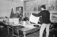 Image of sheet 19820030 photo 2: Kuchenbacken in der Küche des Restaurant im Autonomen Jugendzentrum AJZ, Zürich 1982.
Jugendbewegung