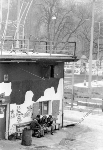 Image of sheet 19820030 photo 20: Im autonomen Jugendzentrum AJZ im Winter in Zuerich 1982.
Jugendbewegung Zürich