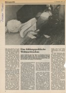 Image of sheet 19820110 photo 9: Bundesrat Chevallaz wird an der Universität Zürich erwartet. Büsten von
bekannten Professoren liegen auf grünen Einzahlungsscheinen am Boden,
neben ihrem Sockel. 'Chevallaz macht Hausfriedensbruch'
Lichtkreis um Mond Halo ??? Andreas Walker fragen Meteorologe mit einem grossen 'Dampfring' Weinbergstrasse 84
Zürich 1982