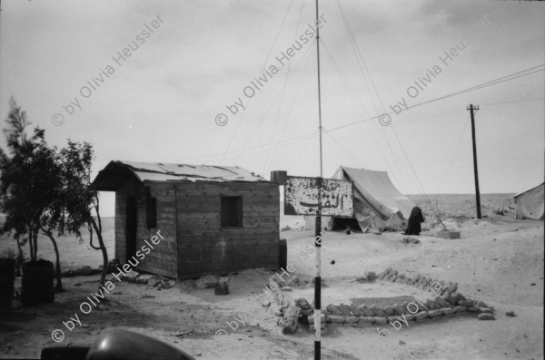 Image of sheet 19820130 photo 27: Militärposten in der Wüste.