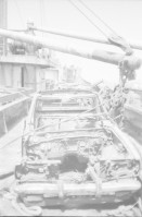 Image of sheet 19820160 photo 29: Die drei Ambulanzen aus der Schweiz werden den Eritreern an der Grenze zum Sudan in Erirtrea übergeben. Gruppenbild der Gruppe. Ein Röntgengerät wird
 transportiert. Durch ein Treppenhaus geschleickt. Elektrisch
 betriebene Kochtöpfe. Olivia kriegt neue Frisur. Zöpfchen. Auf
 einem Schiffsfrack, dass japanische Fahrzeuge transportiert hat liegt auf einem Korallenriff im roten Meer. Kissinger im Hotel El Nilein in Kharthoum Karthum. Afrikanischer Uhrenmacher. Sudan