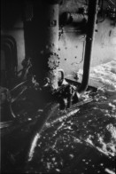 Image of sheet 19820160 photo 31: Die drei Ambulanzen aus der Schweiz werden den Eritreern an der Grenze zum Sudan in Eritrea übergeben. Gruppenbild der Gruppe mit Till Lincke, Koni Frei in Port Sudan
Sudan 1982 √
© 1982, by 0LIVIA HEUSSLER / www.clic.li