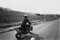 Image of sheet 19820200 photo 22: Mit dem Motorrad unterwegs. Zürich Schweiz 06.82
Tiberio Cardu √