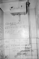 Image of sheet 19820290 photo 12: graffiti wc toilet alternativen Kulturbetrieb Rote Fabrik in Zürich 08.82 √