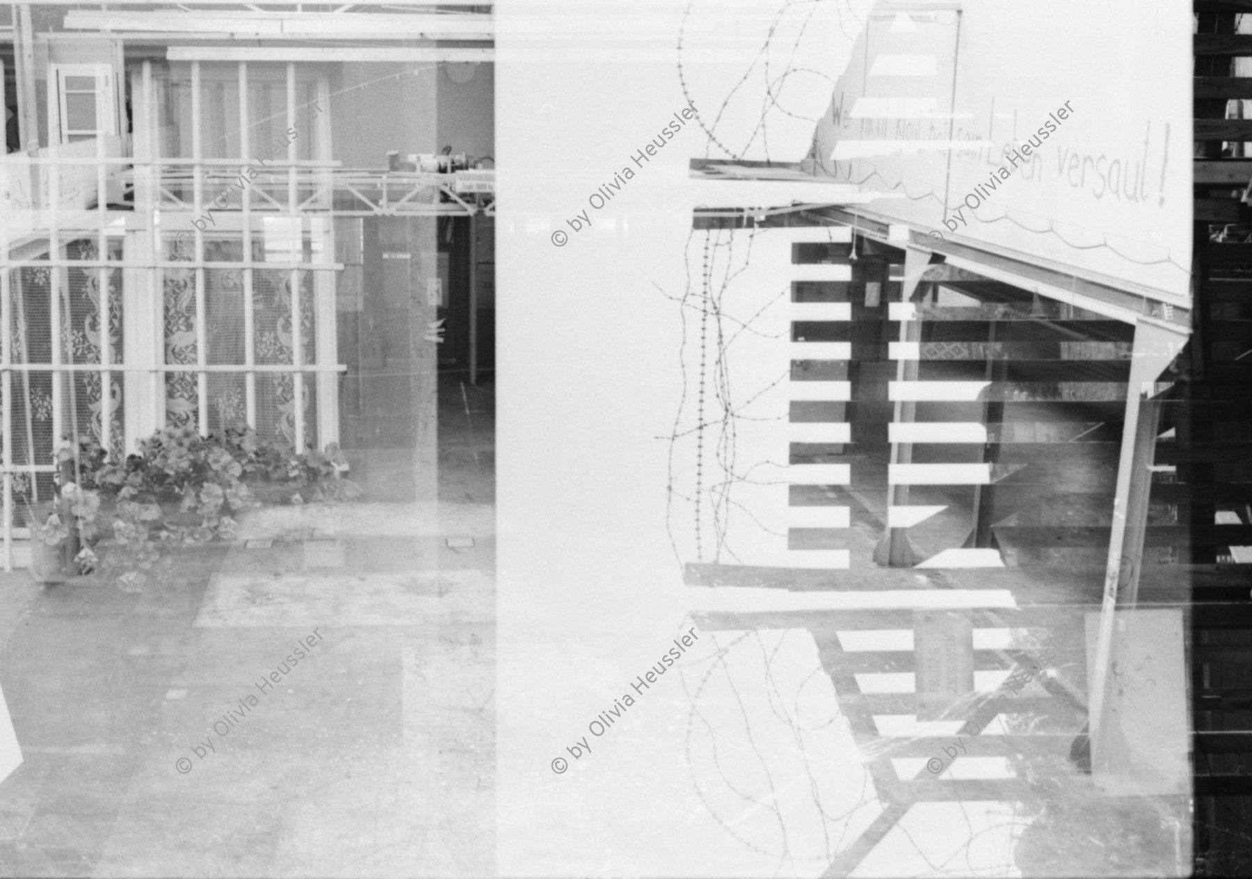 Image of sheet 19820290 photo 25: Rote Fabrik. (Innenansicht) dobleexposure Aktionshalle Doppelbelichtungen.  Zürich 1982
culture art public
Zürich Jugendbewegung Kultur Zürich 1982 √
Swiss Switzerland Schweiz Svizzera Suisse Europe