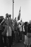 Image of sheet 19820300 photo 22: Menschen protestieren.
Volk in Vellerat manifestiert für einen neuen Kanton Jura  Flags Fahnen. Schweiz 1982 Swiss Switzerland Schweiz Svizzera Suisse Europe protest national nationalism new canton founding generation autonomy
√