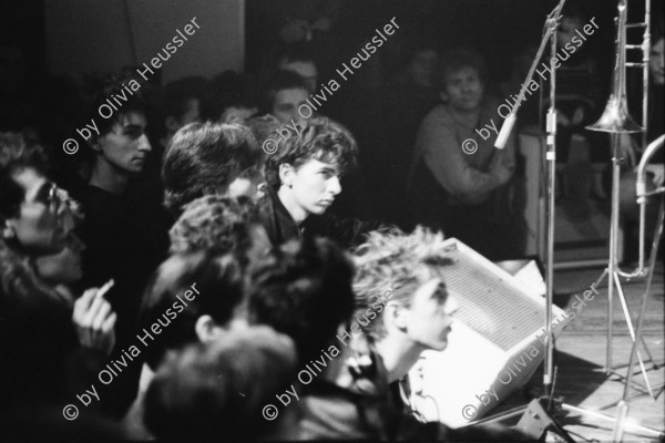 Image of sheet 19820341 photo 36: Publikum am MAK Konzert mit Blurt, Zürich Rote Fabrik 1982.