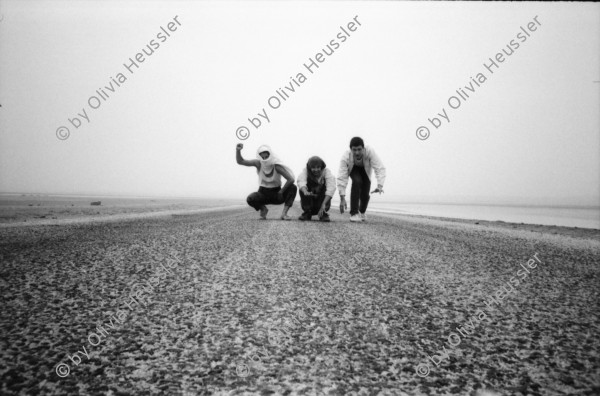 Image of sheet 19820350 photo 20: Drei Junge auf dem Salzsee. Chott el Jerid, Tunisia 1982.