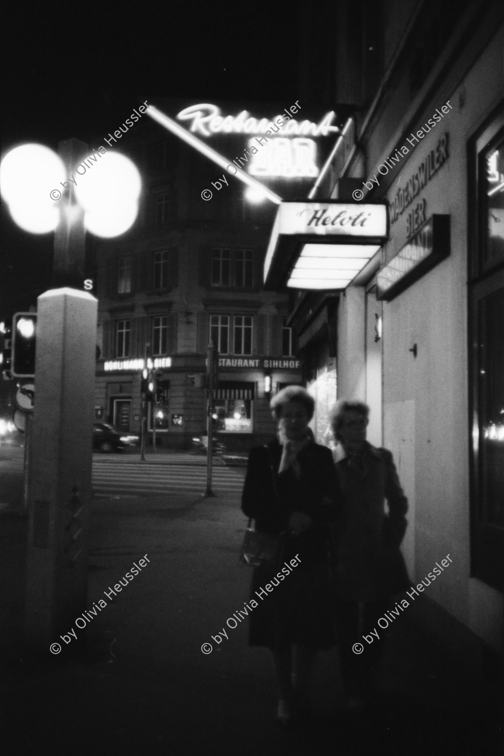 Image of sheet 19820351 photo 24: Restaurant Helvetia Helvti, Zürich , Olivia im Zug.