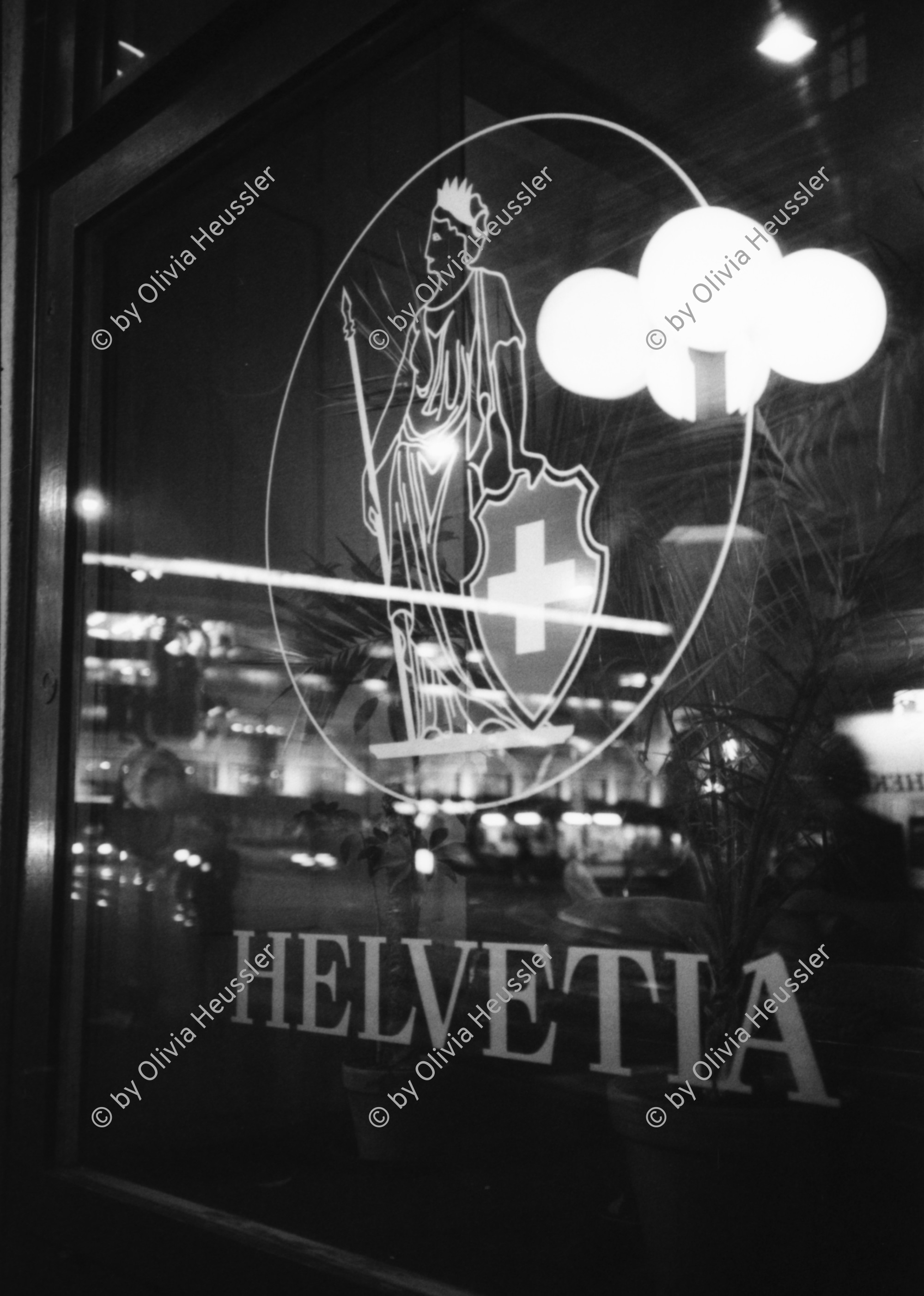 Image of sheet 19820351 photo 27: Tunesien, Restaurant Helvetia Helvti, Zürich , Olivia im Zug.