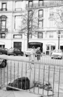 Image of sheet 19820360 photo 13: Obdachloser liegt auf Karton.