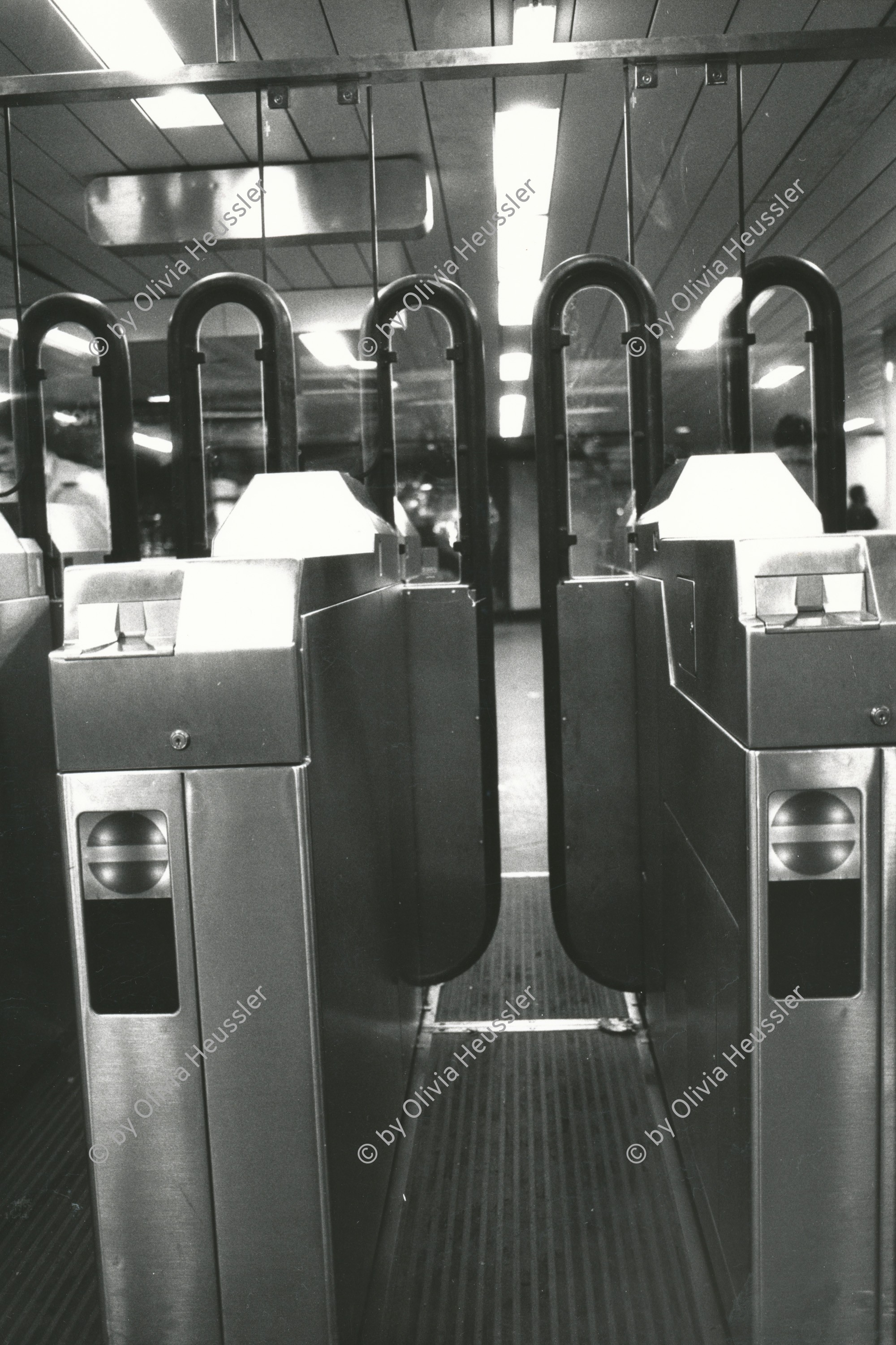 Image of sheet 19820360 photo 28: Metro Chatelet Eingang  Peage Maut Station. Paris France Frankreich 1982 √