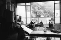 Image of sheet 19820400 photo 18: In der stillgelegten Klinik in Agra bei Lugano Tessin, 1982. Comic für Stillet 
Urs Bühler, li. Chrisoph Schuler und Pierre Thomé.  Hier als Comicfigur Vorlage für Stilett.
Lugano cantone ticino Svizzera Schweiz Switzerland  Europe 1982 √

© 1982, OLIVIA HEUSSLER / www.clic.li