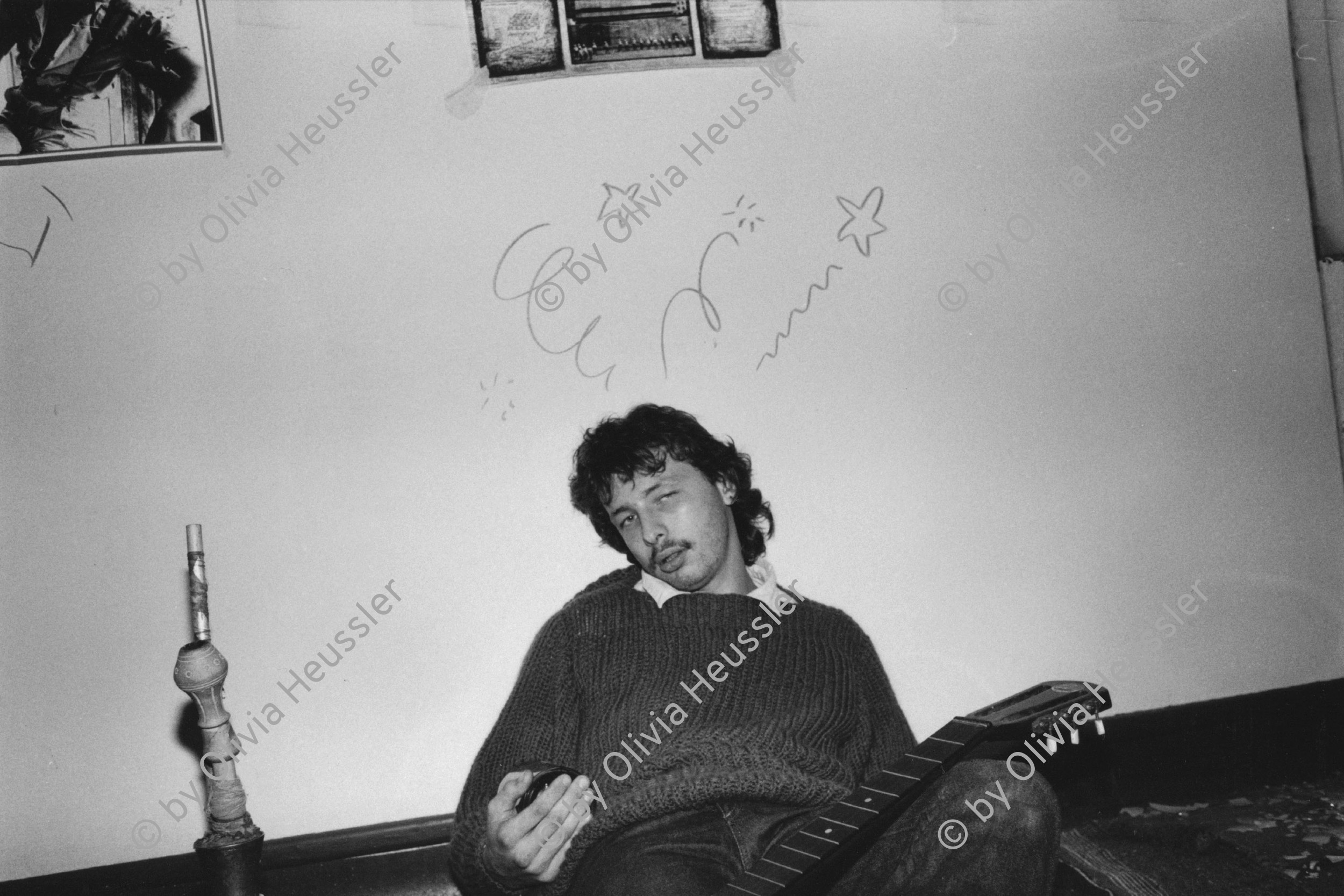 Image of sheet 19820400 photo 33: In der stillgelegten Klinik in Agra bei Lugano Tessin, 1982. 
Comicfigur Foto vorlage für die Untergrundzeitung Stilett 1982 √
Lugano cantone ticino Svizzera Schweiz Switzerland Europe 1982 √

© 1982, OLIVIA HEUSSLER / www.clic.li
