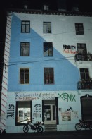 Image of sheet 19823000 photo 3: Das alternative Sofakino Xenix in einem der besetzten Häuser am Tessinerplatz 1982
cinema occupyed housing culture alternative wohnungsnot
Zürich Switzerland Schweiz √