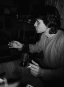 Image of sheet 19830010 photo 38: Grosses A im Schnee, Hopi rennt fort. Cathy O'Hare und Dani Kreiner Baba Silvano Speranza, Christoph Schuler, Alex Stierli Zwitschy René Pfister. Olivia Heussler Lager Ferien Stimmung. Musik. 1983
St. Antönien Graubünden
