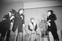 Image of sheet 19830020 photo 14: In der Kunsthochschule Pierre's in Stuttgart sitzt ein Modell. Kleine Objekte von Pierre Thomé. Für Kernfusion Ja zur Kernkraft! Zwei Unterschriftensammler in Stuttgart. Deutschland 
Theater in Zürich mit Cathy O'Hare u.v.a. Aussersihler Casino. Peter Angst und Livia Risch und Cathy Olivia Heussler und Zwitschy. Volk und Elektrizität Masten. Zürioberland. Zürcher Oberland Zürich