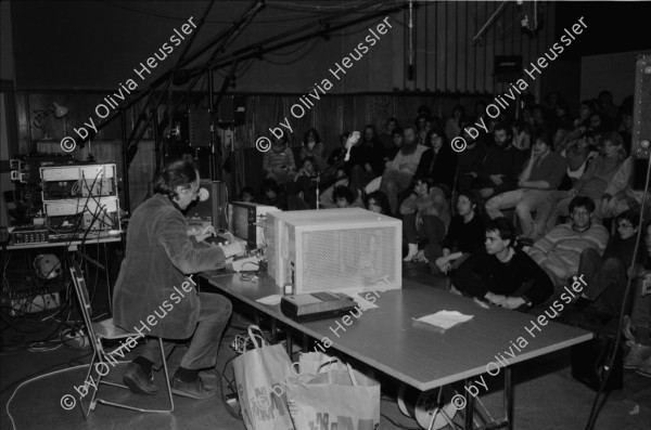 Image of sheet 19830050 photo 6: Computermusik im DRS Studio in Zürich mit Brain Tiket Bruno Spörri etc. 26 und 34. WOZ