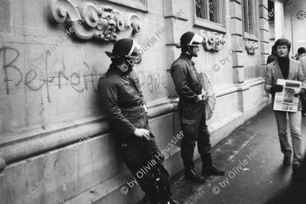 Image of sheet 19830070 photo 22: Polizeibeamte