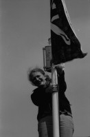 Image of sheet 19830130 photo 13: Ausflug auf Etzel Dampfschiff im Zürichsee nach Rapperswil um Jürg heute Stella Brunner abzuholen sie wird aus Strafanstalt entlassen. Steff Fischer Miklos Gimes, Barbara Turnherr, Edith, Claudia Barbara Brüllmann (3.5.1955 - 29.11.2020) Christian Egger, Tiberio Cardu Andy Stauffacher Beni Rambert, Urs Morf, Thomas Ricklin, De Boni, Zimmermann etc.