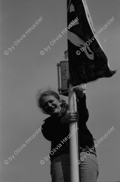 Image of sheet 19830130 photo 13: Ausflug auf Etzel Dampfschiff im Zürichsee nach Rapperswil um Jürg heute Stella Brunner abzuholen sie wird aus Strafanstalt entlassen. Steff Fischer Miklos Gimes, Barbara Turnherr, Edith, Claudia Barbara Brüllmann (3.5.1955 - 29.11.2020) Christian Egger, Tiberio Cardu Andy Stauffacher Beni Rambert, Urs Morf, Thomas Ricklin, De Boni, Zimmermann etc.