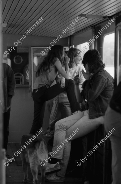 Image of sheet 19830130 photo 19: Ausflug auf Etzel Dampfschiff im Zürichsee nach Rapperswil um Jürg heute Stella Brunner abzuholen sie wird aus Strafanstalt entlassen. Steff Fischer Miklos Gimes, Barbara Turnherr, Edith, Claudia Barbara Brüllmann (3.5.1955 - 29.11.2020) Christian Egger, Tiberio Cardu Andy Stauffacher Beni Rambert, Urs Morf, Thomas Ricklin, De Boni, Zimmermann etc.