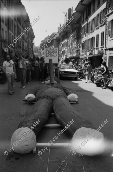 Image of sheet 19830140 photo 2: Zentralamerikanische Soli Demo. USA Hände weg von Zentralamerika.  Bern 1983